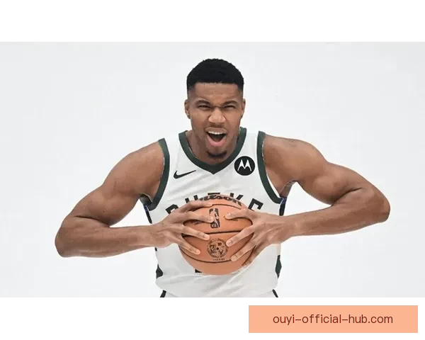 曝字母哥与雄鹿今夏或告别 四年2.7亿合同续约谈判陷僵局