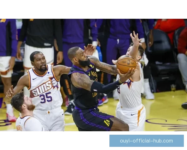 雷迪克称球队防守不断提升 队员积极适应角色定位